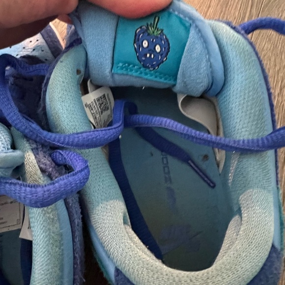 Gently used- Nike SB Dunk Low
Blue Raspberry Size 7 Men – Rare Fruit Pack - Picture 5 of 10